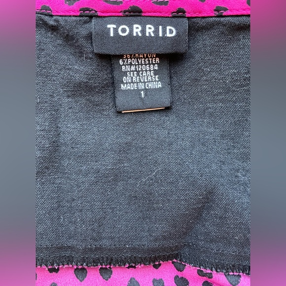 Torrid Pink Hearts Blouse - Picture 3 of 3